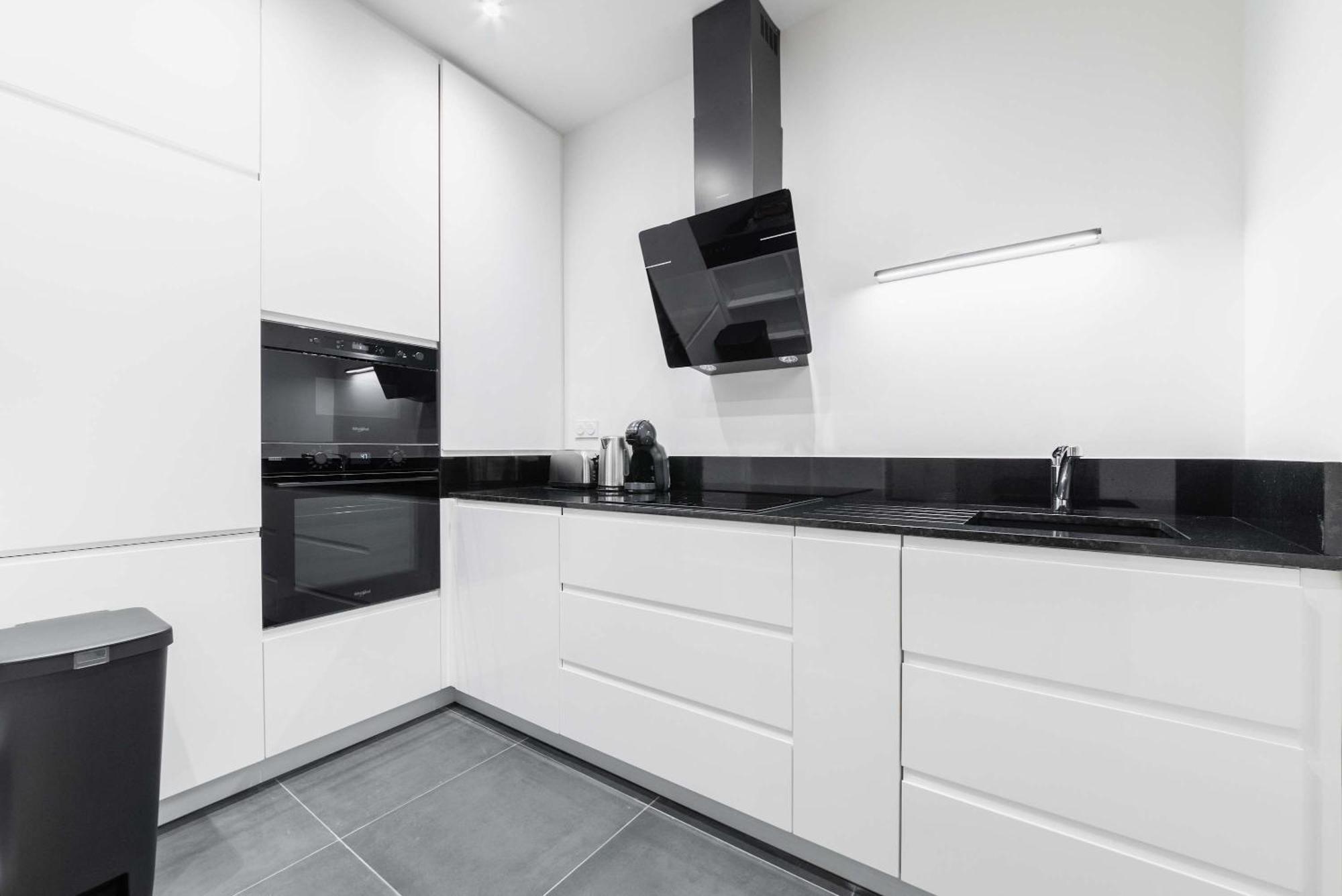 Proche Metro Et Montmartre - 18 - 4p Appartement *